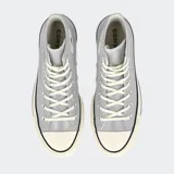 Championes de plataforma Converse Chuck Taylor All Star Lift, con parte superior textil de fibras metalizadas iridiscentes en color plateado, suela de goma blanca con detalles negros y amortiguación OrthoLite.