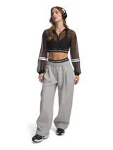 Campera deportiva Under Armour de malla perforada, color negro, con cierre frontal completo, capucha y banda elástica inferior con logo de la marca. Presenta mangas largas con detalle de franjas blancas en los puños.
