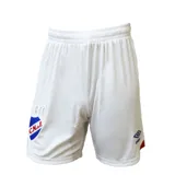 Short deportivo blanco de poliéster, con cintura elástica y cordón de ajuste. Presenta el escudo del Club Nacional de Football y el logo de Umbro estampados.