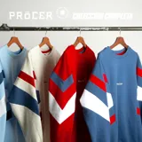 Buzo de algodón de corte premium con diseño de bloques de color en las mangas, cuello redondo y logo bordado en el pecho. Presenta costuras reforzadas y mangas anchas.