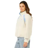Campera reversible de polar tipo sherpa, con diseño de cuello alto y cierre frontal. Presenta paneles en color celeste en la parte superior y cuerpo en tono beige, con un corte relajado y funcional para actividades al aire libre.