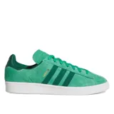 Championes Adidas Campus Adv color verde esmeralda, con las tres tiras laterales en verde oscuro y suela blanca.