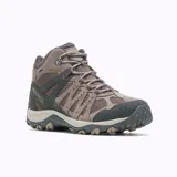 Bota de senderismo Merrell modelo Accentor 3 Mid WP, diseñada con una combinación de piel de ante y malla transpirable. Cuenta con puntera protectora de goma, sistema de cierre con cordones y suela con tacos profundos para mayor tracción en terrenos irregulares.