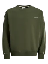 Buzo Jack & Jones de cuello redondo y manga larga, con corte holgado. Presenta una línea blanca decorativa a lo largo de las mangas y un pequeño estampado tipográfico en el pecho. Confeccionado en tejido interlock con interior suave.