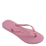 Sandalias de goma Havaianas modelo Slim, color rosado, con tiras finas texturizadas y suela de diseño ergonómico y antideslizante.