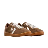 Championes Converse All Star Classic Trainer color marrón con detalles en blanco y suela color caramelo.