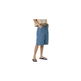 Bermuda de denim estilo jorts de tiro medio, color azul con lavado claro, corte holgado y diseño clásico de cinco bolsillos con trabillas para cinto.