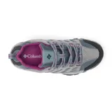 Championes de trekking Columbia modelo Crestwood Waterproof, color gris con detalles en violeta y negro. Confeccionados en una combinación de cuero y malla, cuentan con tecnología impermeable Omni-Tech, entresuela TechLite para amortiguación y suela Omni-Grip para tracción en diversos terrenos.