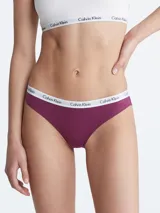 Bombacha clásica Calvin Klein, color borgoña, con cintura elástica con logo de la marca.