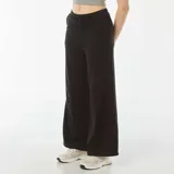 Pantalón de chándal negro de corte ancho con cintura elástica y cordón ajustable.