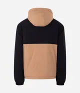 Chaqueta tipo parka de poliéster con diseño en bloques de color negro y tostado. Presenta capucha ajustable con cordones, cierre frontal con solapa superpuesta y bolsillos frontales con tapa.