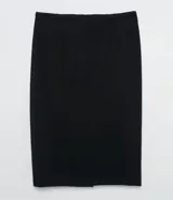 Pollera lápiz de mujer color gris oscuro, corte recto a la rodilla, con cierre en la espalda.