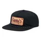 Gorra de 5 paneles color negro, con visera plana y cordón decorativo en la base de la misma. Presenta un parche frontal de cuero sintético con el logo de Columbia Sportswear Company y un diseño de pez.