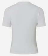 Remera de algodón con elastano, de corte ajustado y cuello redondo. Presenta estampado frontal con la inscripción California.