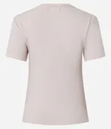 Blusa de pijama marca Lov, confeccionada en tejido rib acanalado. Presenta un diseño regular con cuello redondo, cierre frontal parcial con botones y mangas cortas.