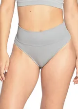 Bombacha de tiro alto color gris, estilo culotte, confeccionada en tejido acanalado (rib) con terminación de costura overlock en las piernas.