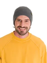 Gorro tipo beanie de tejido de punto acanalado, con diseño de puño enrollado y etiqueta de marca en el lateral.