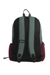 Mochila azul con detalles en negro, con bolsillo frontal con hebilla, logo estampado y bolsillos laterales de red.