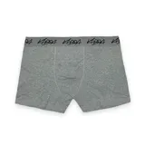 Pack de tres boxers de hombre, uno gris, uno azul marino y uno negro, con cintura elástica con logo Kaboa en blanco.