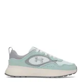 Championes Under Armour modelo Mirage Sport, con diseño en tonos verde menta, gris y blanco. Presentan una combinación de materiales en gamuza y malla, con el logo de la marca en el lateral y una suela de plataforma en color crema.