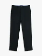 Pantalón chino de sarga para hombre, color azul marino, de corte recto con bolsillos diagonales en los laterales y bolsillos traseros ribeteados.
