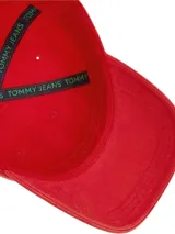 Gorra de béisbol roja de algodón con efecto lavado, logo de Tommy Jeans bordado en el frente y hebilla ajustable en la parte trasera.