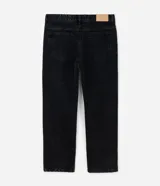 Pantalón de jean de corte recto en lavado oscuro, con cierre de cremallera, botón metálico, trabillas en la cintura y bolsillos laterales y traseros.