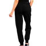 Pantalón de jogging Puma Ess Sweat Pants FL, color negro, con logo estampado en blanco en el muslo izquierdo. Cuenta con cintura elástica con cordón ajustable y puños elásticos en los tobillos.