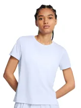 Remera deportiva de manga corta Under Armour, confeccionada en tejido ligero, transpirable y de secado rápido con tecnología de control de olores. Presenta un diseño de cuello redondo y dobladillo superpuesto para mayor ventilación.