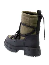 Botín negro de caña media con cordones y suela track.