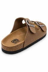 Sandalias de dos tiras marca Ecko Untd., color beige con hebillas metálicas negras y suela de diseño anatómico con base de corcho y fondo negro.