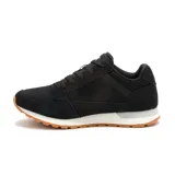 Championes Caterpillar modelo Ventura, color negro con detalles en blanco y suela de goma color caramelo. Confeccionados en una combinación de gamuza y lona, con cierre de cordones y diseño ergonómico.