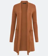 Cárdigan largo color marrón, de tejido de punto acanalado, con mangas largas y bolsillos delanteros.