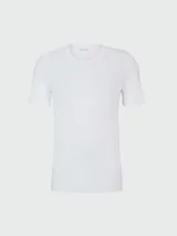 Remera Boss de manga corta, color negro, cuello redondo y calce clásico. Presenta el logo de la marca bordado discretamente en el pecho.