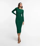 Vestido midi de punto acanalado de la marca Marfinno, color negro, de corte ajustado, con cuello barco y mangas largas.