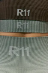 Calza larga color verde militar, tejida en morley sin costuras, con logo R11 en la cintura trasera.