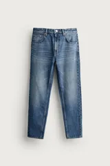 Jeans de corte slim cropped confeccionados en denim de algodón rígido con efecto lavado. Presentan tiro medio, cierre frontal con cremallera y botón, y diseño clásico de cinco bolsillos.