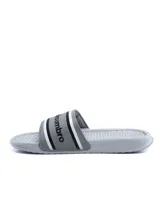 Ojotas negras con logo Umbro en blanco.