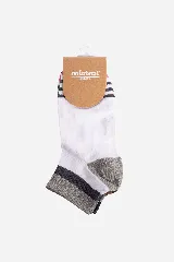 Par de medias soquetes de algodón y spandex, color blanco, con diseño a rayas horizontales en gris oscuro y gris claro en la zona del tobillo.
