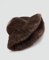Gorro tipo bucket de efecto pelo color marrón, con forro interior de algodón.