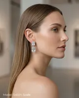 Caravanas colgantes de acero con diseño de doble rectángulo y piedras de cristal transparente.