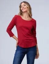 Remera negra de algodón, marca Ruby Rd, con mangas 3/4 y escote redondo.