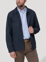 Chaqueta azul navy RKF de gabardina, con cuello camisero, cierre frontal de cremallera y bolsillos ribeteados en los laterales.