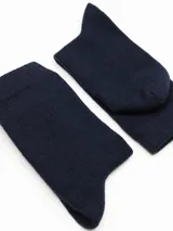 Par de medias de lana de tejido grueso y suave, en color azul marino.