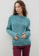 Buzo de lana con diseño de trenzas y ochos, de cuello redondo y calce holgado.