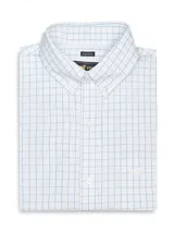 Camisa de manga larga para hombre, color blanco con patrón de cuadros pequeños en azul claro. Presenta cuello con botones (button-down) y un bolsillo de parche en el pecho.