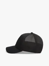 Gorra tipo trucker color negro, con paneles de malla transpirable en la parte trasera y parche bordado con el logo de Tommy Jeans en el frente.