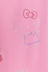 Camiseta oversize de algodón color rosado, con efecto lavado, cuello redondo y manga corta. Presenta aplicaciones de brillos con motivos de Hello Kitty y amigos.