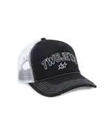 Gorro estilo trucker de color negro con paneles traseros de malla blanca. Presenta bordado frontal con el texto "TWOJEYS" en blanco y dos estrellas contorneadas debajo. El borde de la visera tiene costuras blancas y un acabado desgastado/roto.