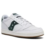 Championes Saucony Jazz Court de cuero blanco con detalles en verde oscuro, suela de goma color caramelo y logo lateral con perforaciones.